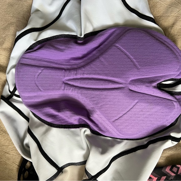 SheBeest Cycling Kit - Picture 9 of 11